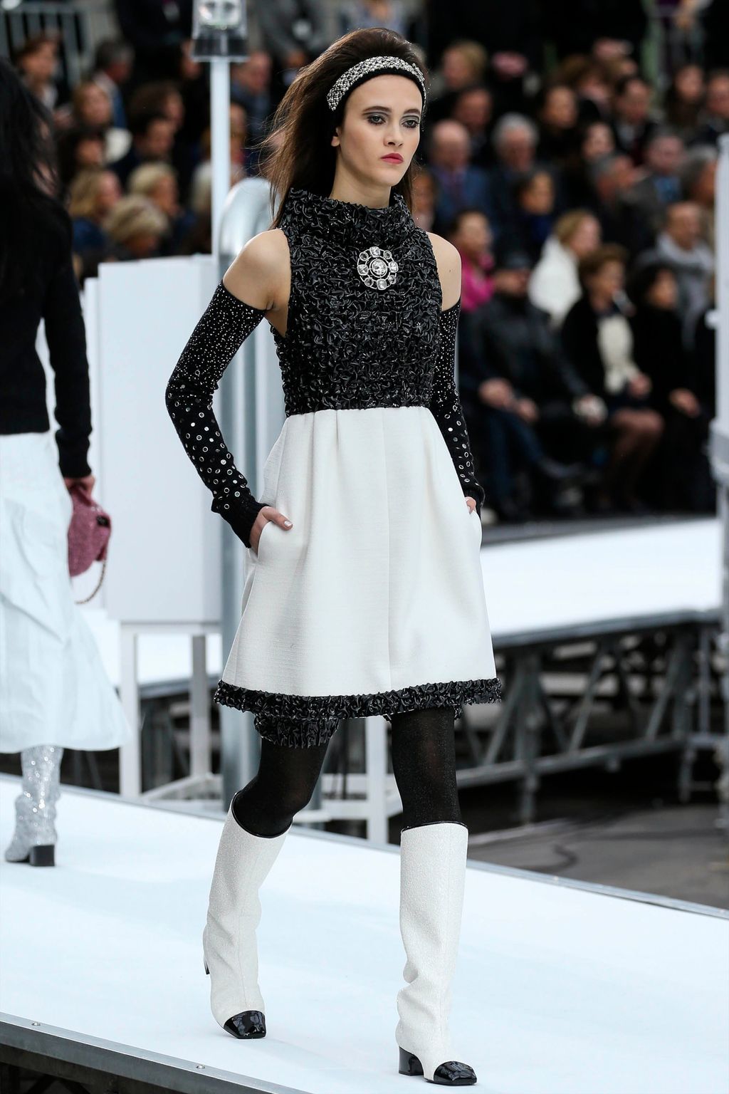 Fashion Week Paris Fall/Winter 2017 look 77 de la collection Chanel womenswear