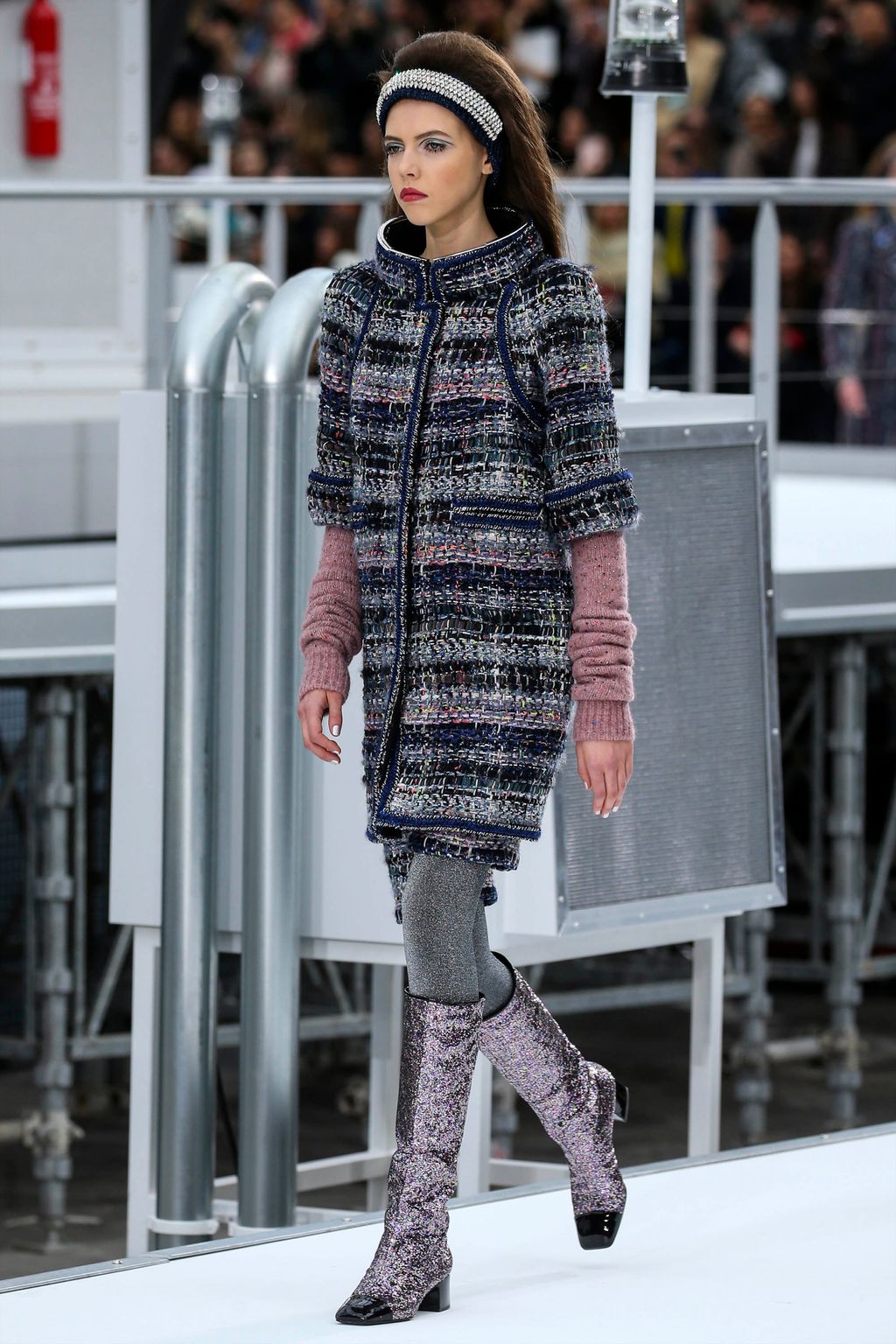 Fashion Week Paris Fall/Winter 2017 look 50 from the Chanel collection 女装