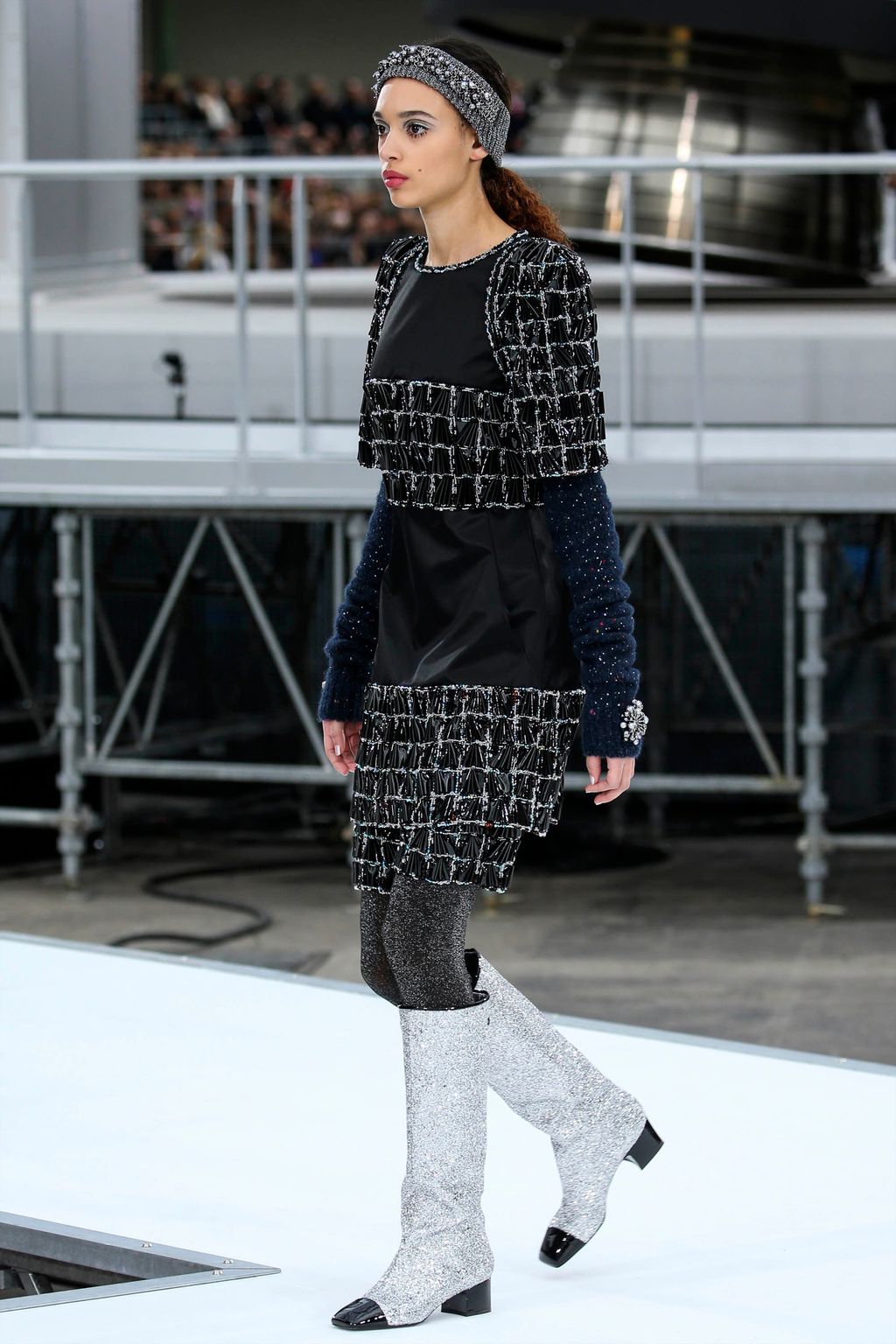 Fashion Week Paris Fall/Winter 2017 look 82 from the Chanel collection 女装