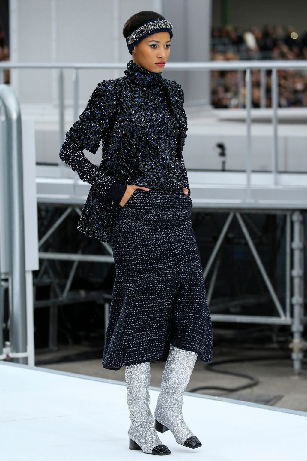 Fashion Week Paris Fall/Winter 2017 look 84 from the Chanel collection womenswear