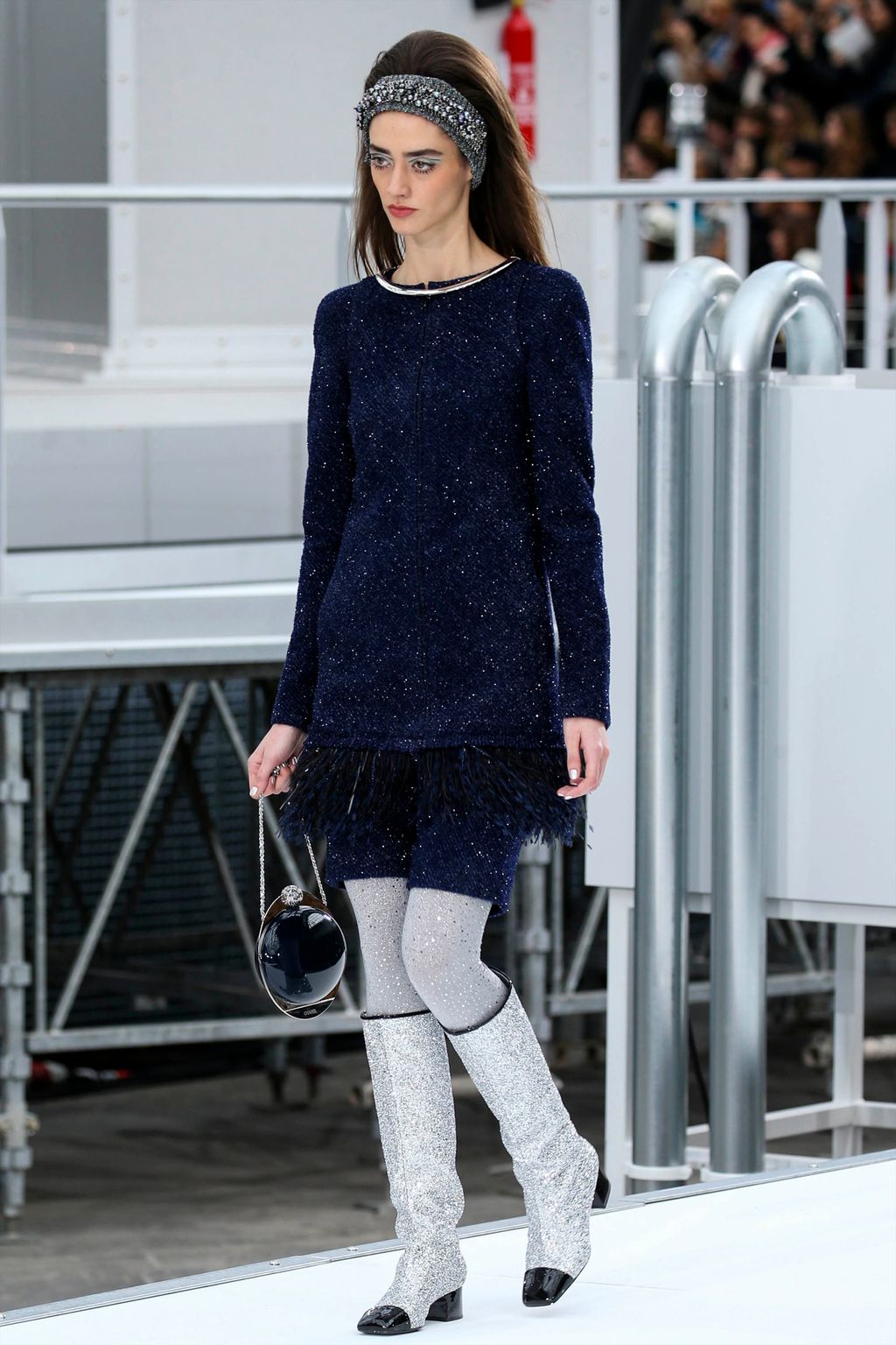 Fashion Week Paris Fall/Winter 2017 look 69 de la collection Chanel womenswear