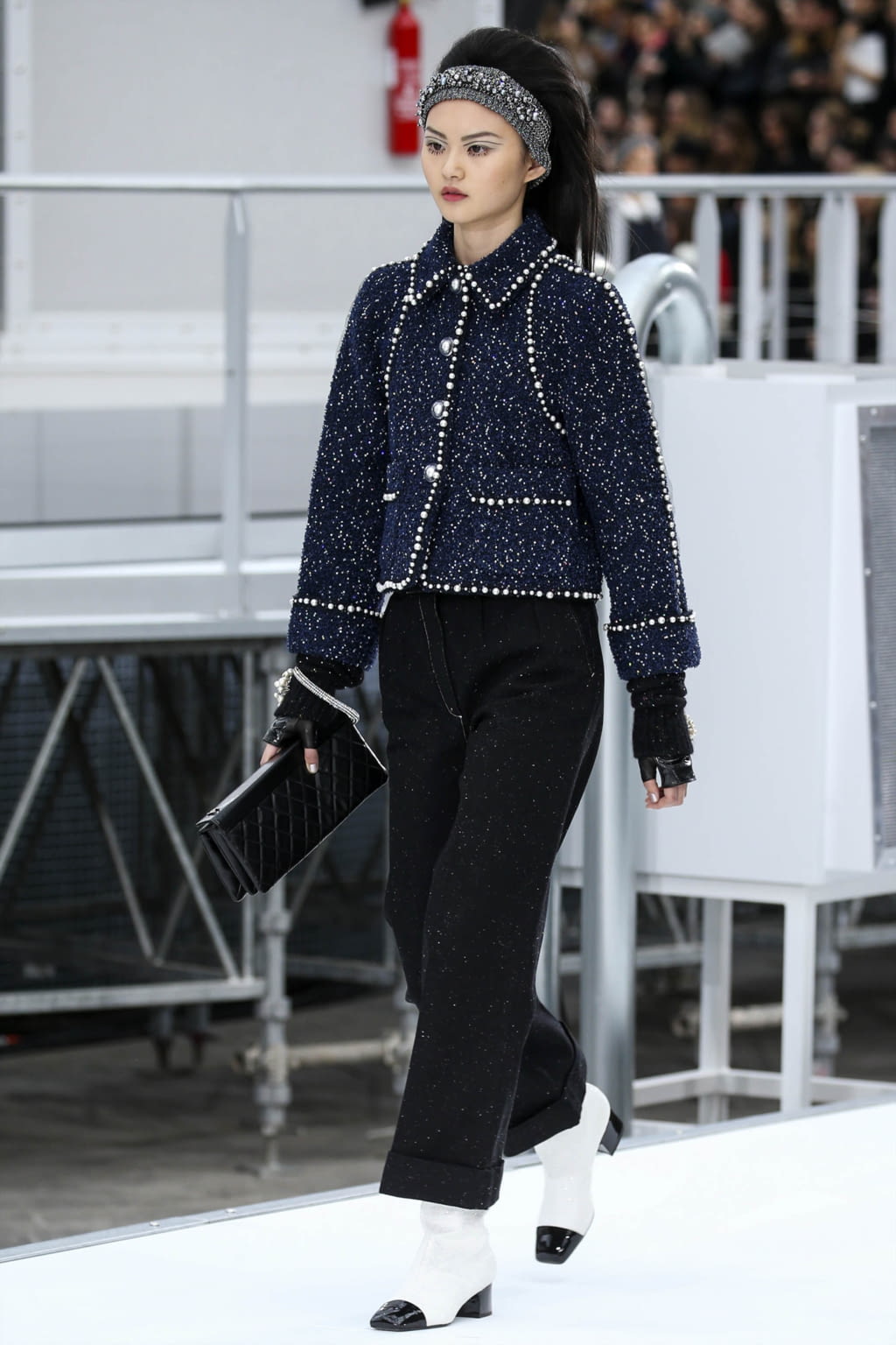 Fashion Week Paris Fall/Winter 2017 look 70 from the Chanel collection 女装