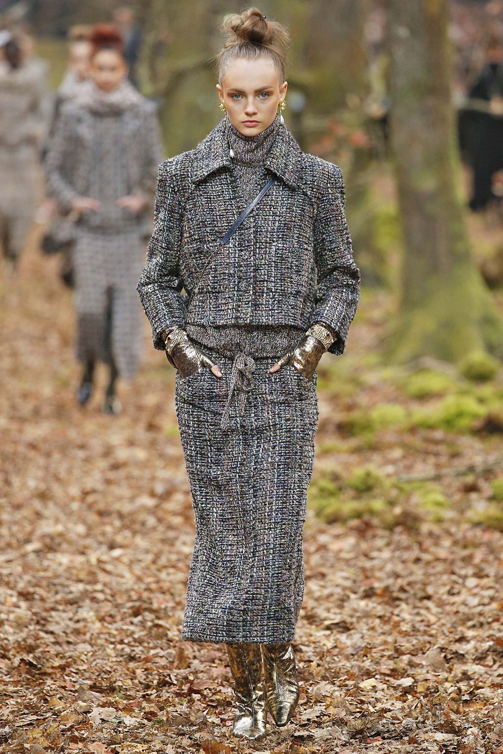 Fashion Week Paris Fall/Winter 2018 look 7 from the Chanel collection womenswear