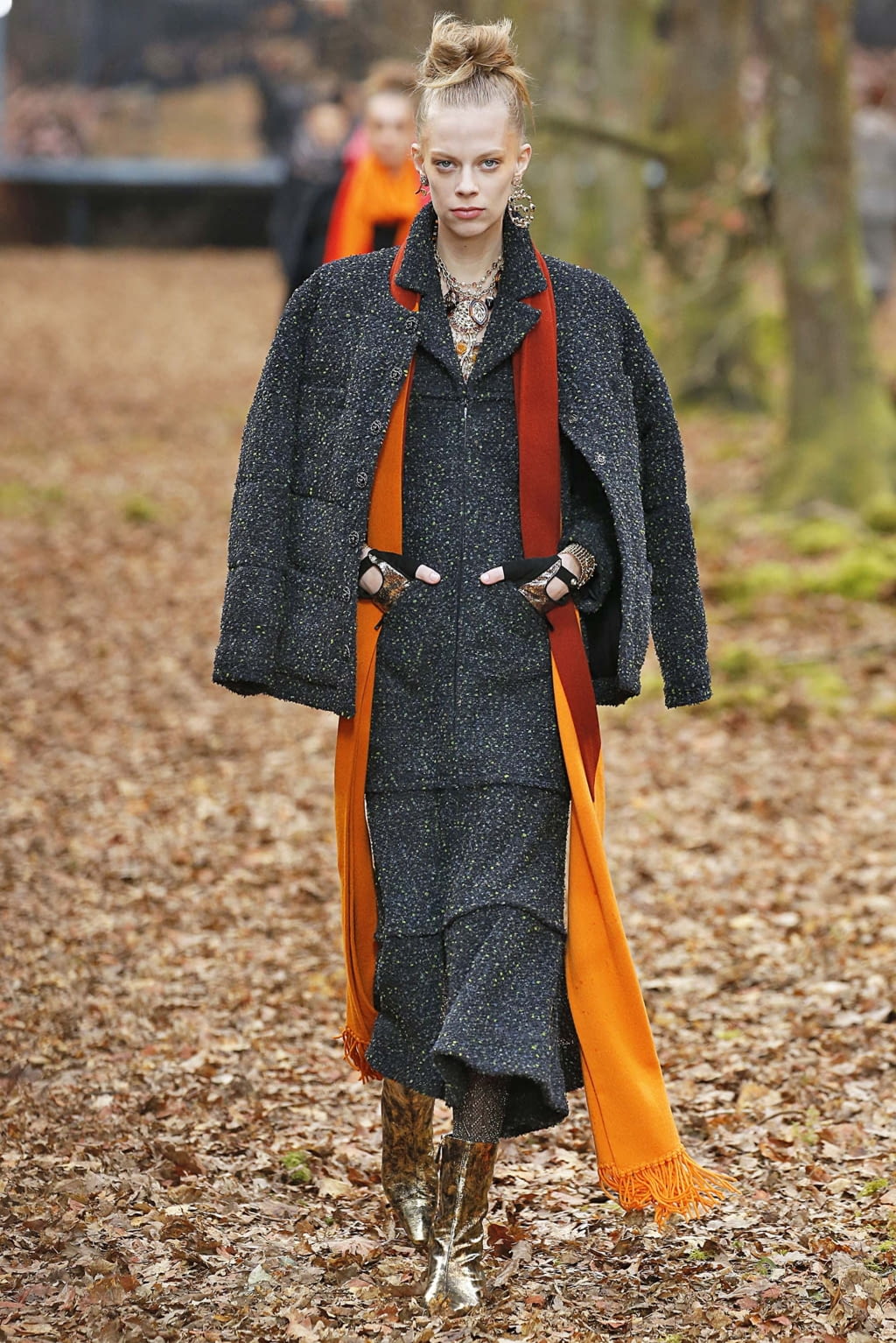 Fashion Week Paris Fall/Winter 2018 look 16 from the Chanel collection 女装