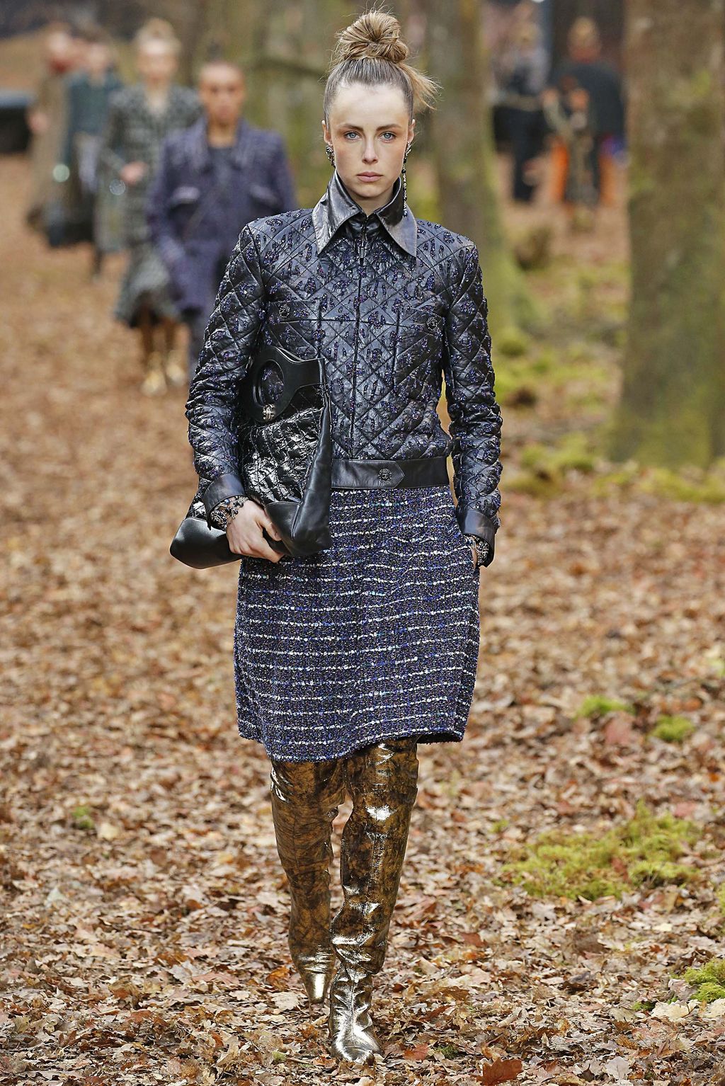Fashion Week Paris Fall/Winter 2018 look 22 from the Chanel collection womenswear