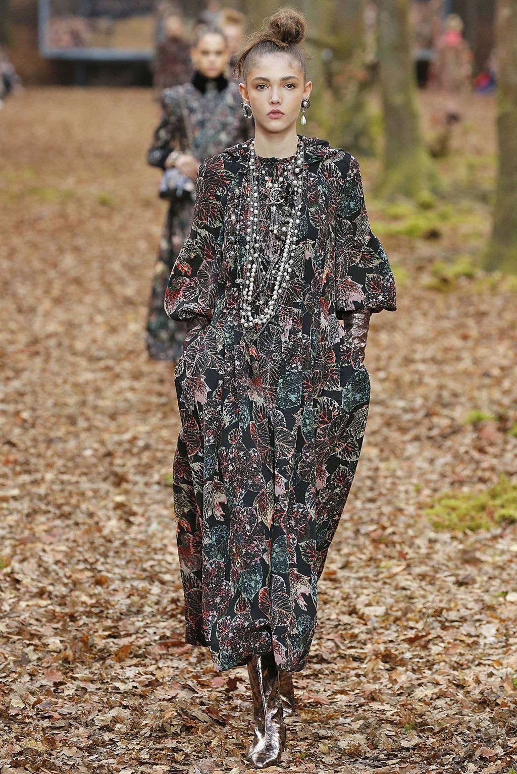 Fashion Week Paris Fall/Winter 2018 look 37 from the Chanel collection womenswear