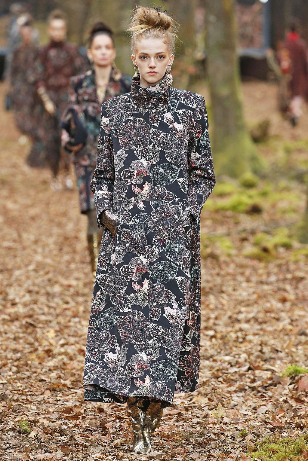 Fashion Week Paris Fall/Winter 2018 look 39 from the Chanel collection womenswear