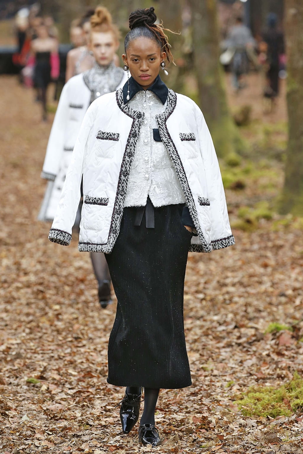 Fashion Week Paris Fall/Winter 2018 look 66 from the Chanel collection 女装