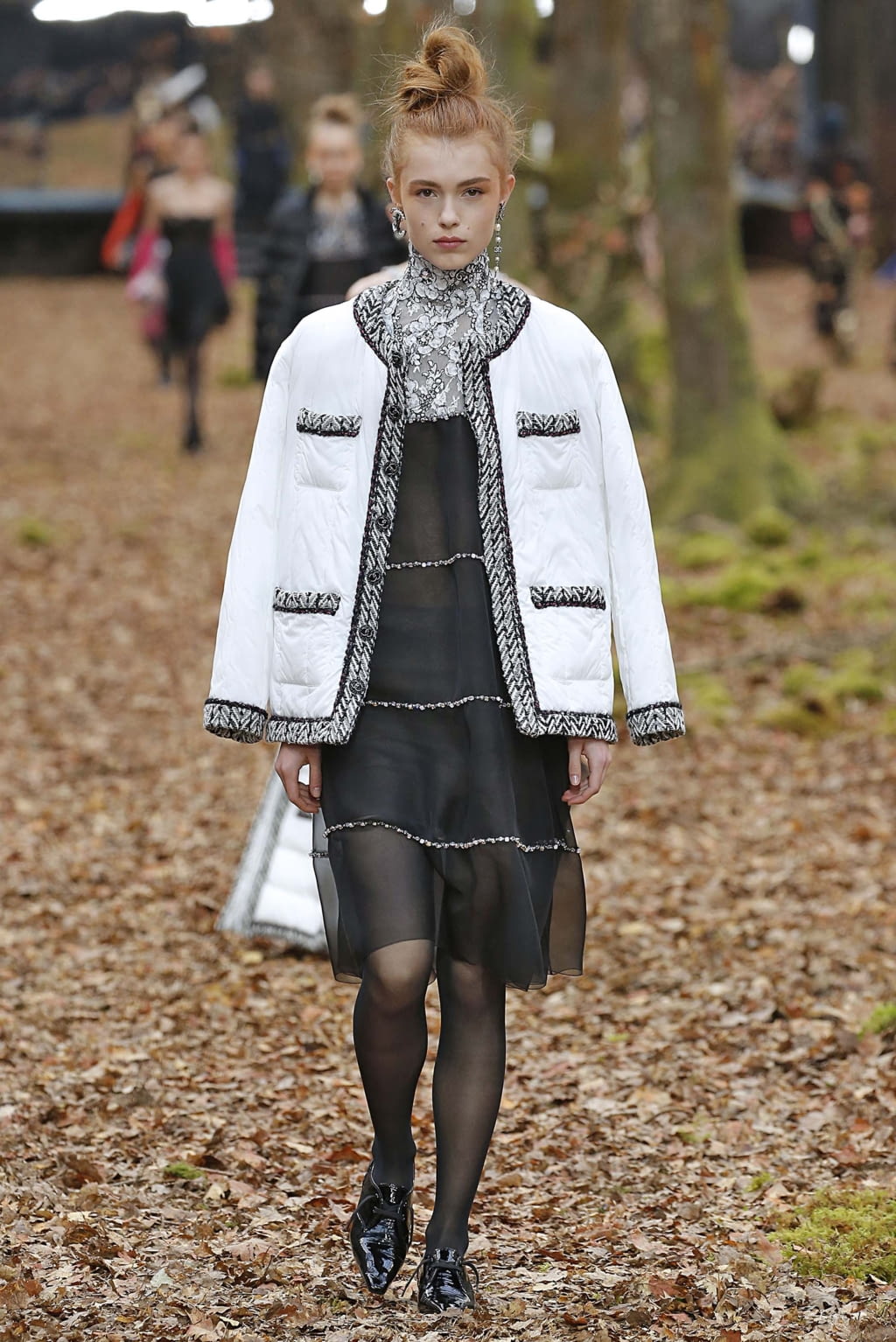 Fashion Week Paris Fall/Winter 2018 look 67 from the Chanel collection 女装