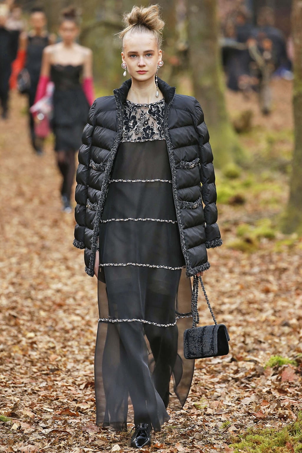 Fashion Week Paris Fall/Winter 2018 look 69 from the Chanel collection 女装