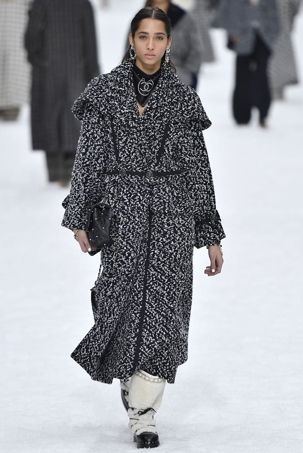 Fashion Week Paris Fall/Winter 2019 look 10 from the Chanel collection womenswear