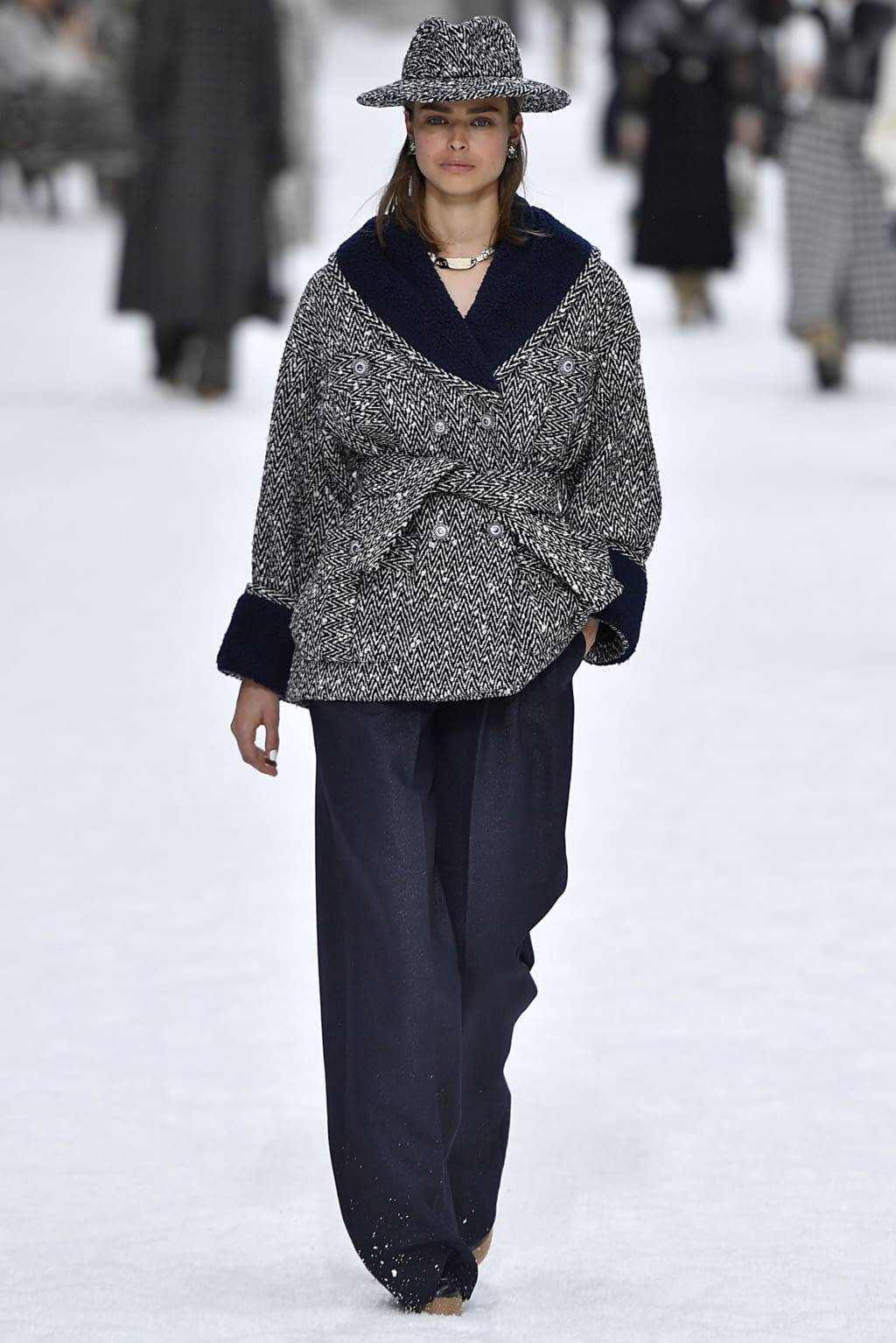 Fashion Week Paris Fall/Winter 2019 look 11 from the Chanel collection womenswear