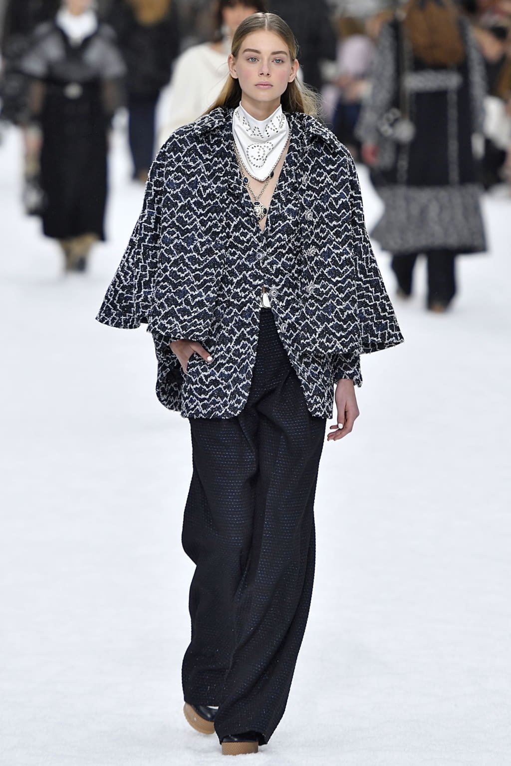 Fashion Week Paris Fall/Winter 2019 look 12 from the Chanel collection 女装