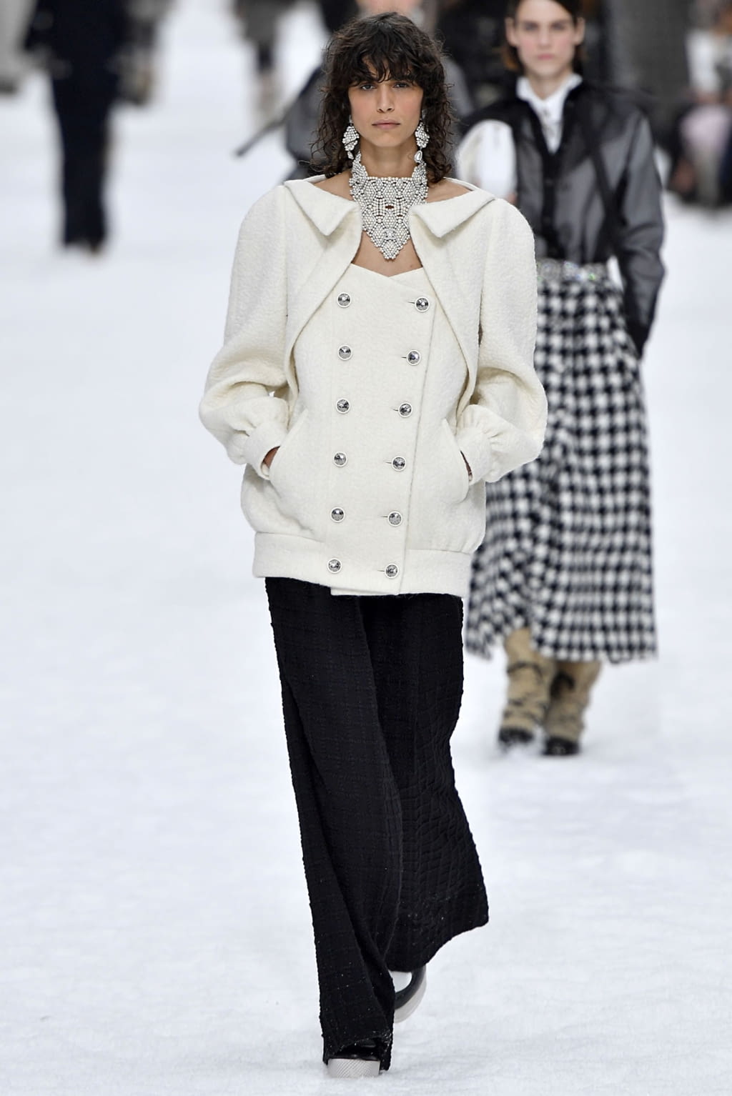 Fashion Week Paris Fall/Winter 2019 look 13 from the Chanel collection womenswear