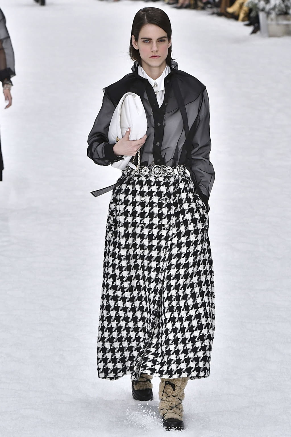 Fashion Week Paris Fall/Winter 2019 look 14 from the Chanel collection 女装