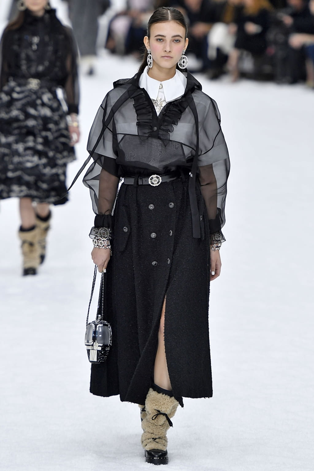Fashion Week Paris Fall/Winter 2019 look 15 from the Chanel collection 女装