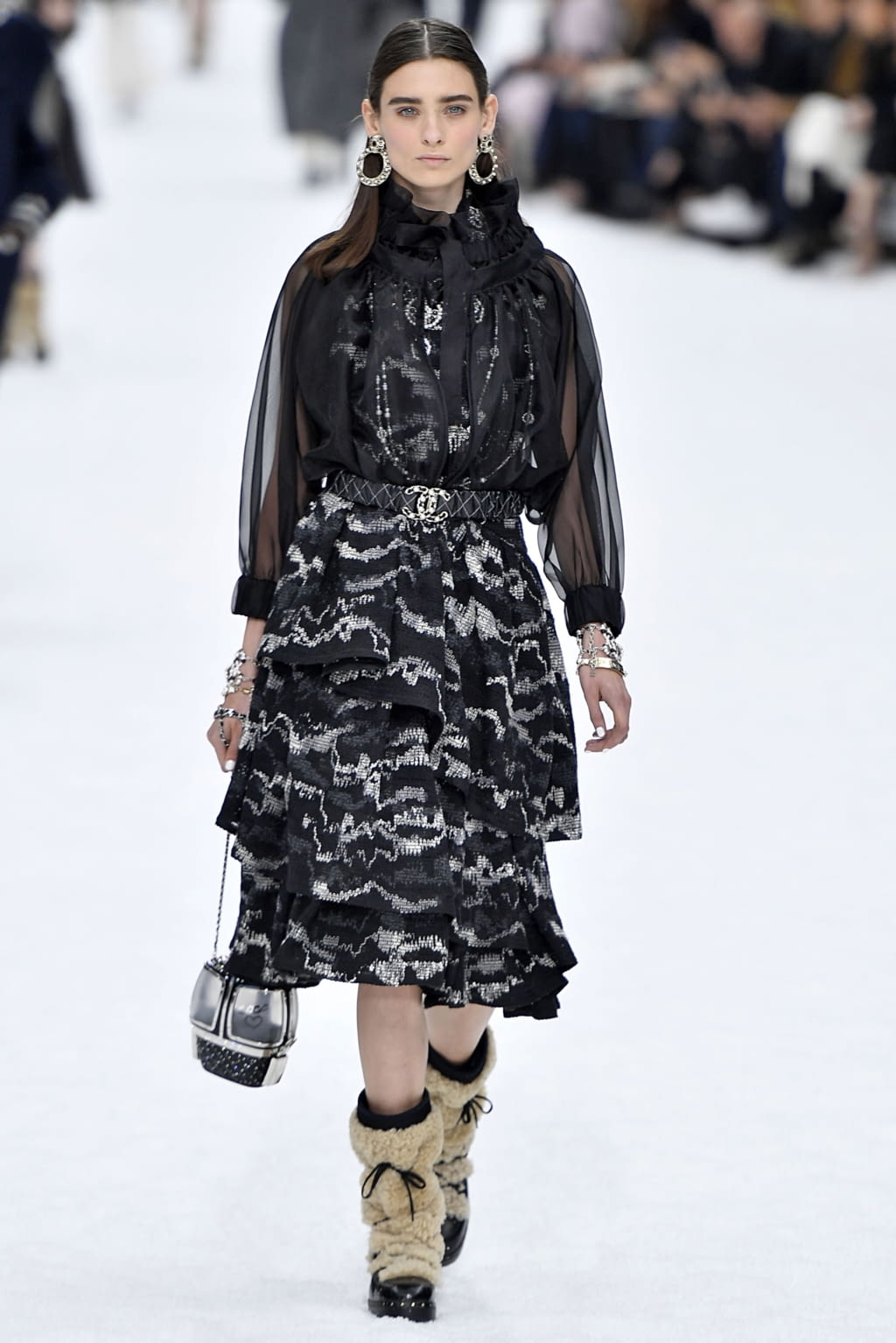 Fashion Week Paris Fall/Winter 2019 look 16 de la collection Chanel womenswear