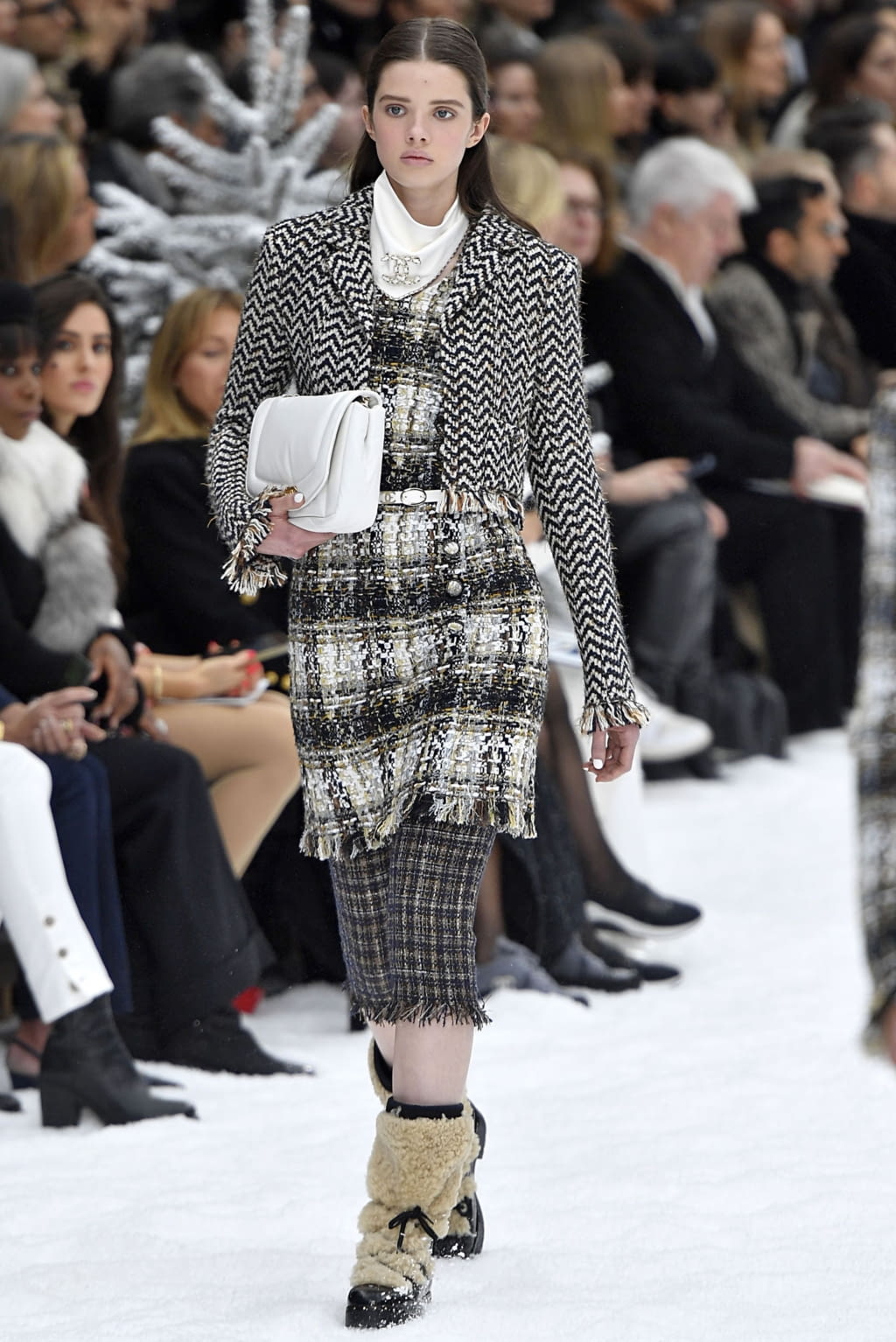 Fashion Week Paris Fall/Winter 2019 look 20 de la collection Chanel womenswear