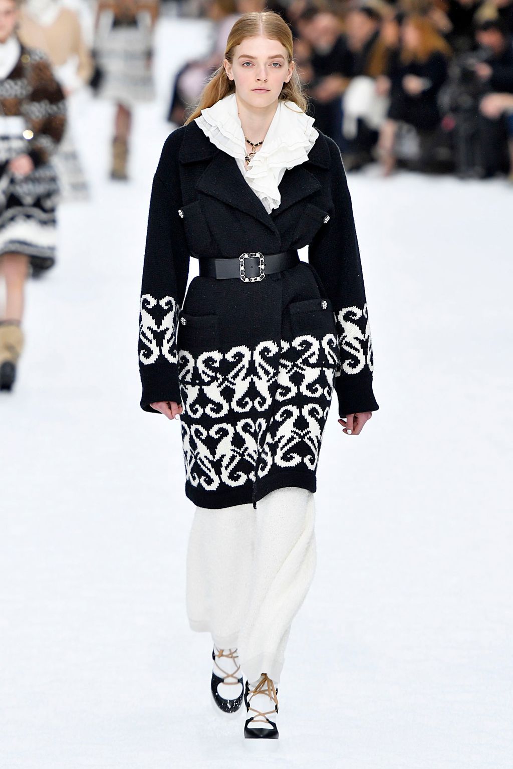 Fashion Week Paris Fall/Winter 2019 look 21 from the Chanel collection womenswear