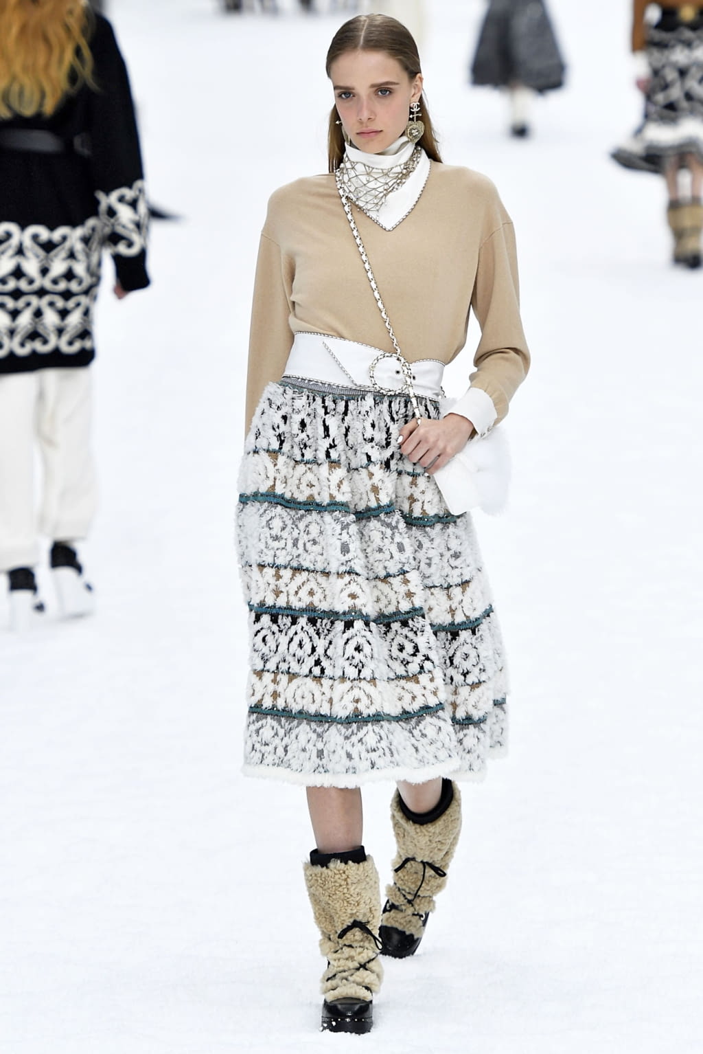 Fashion Week Paris Fall/Winter 2019 look 23 from the Chanel collection womenswear