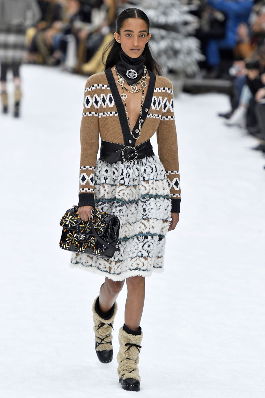 Fashion Week Paris Fall/Winter 2019 look 24 from the Chanel collection womenswear