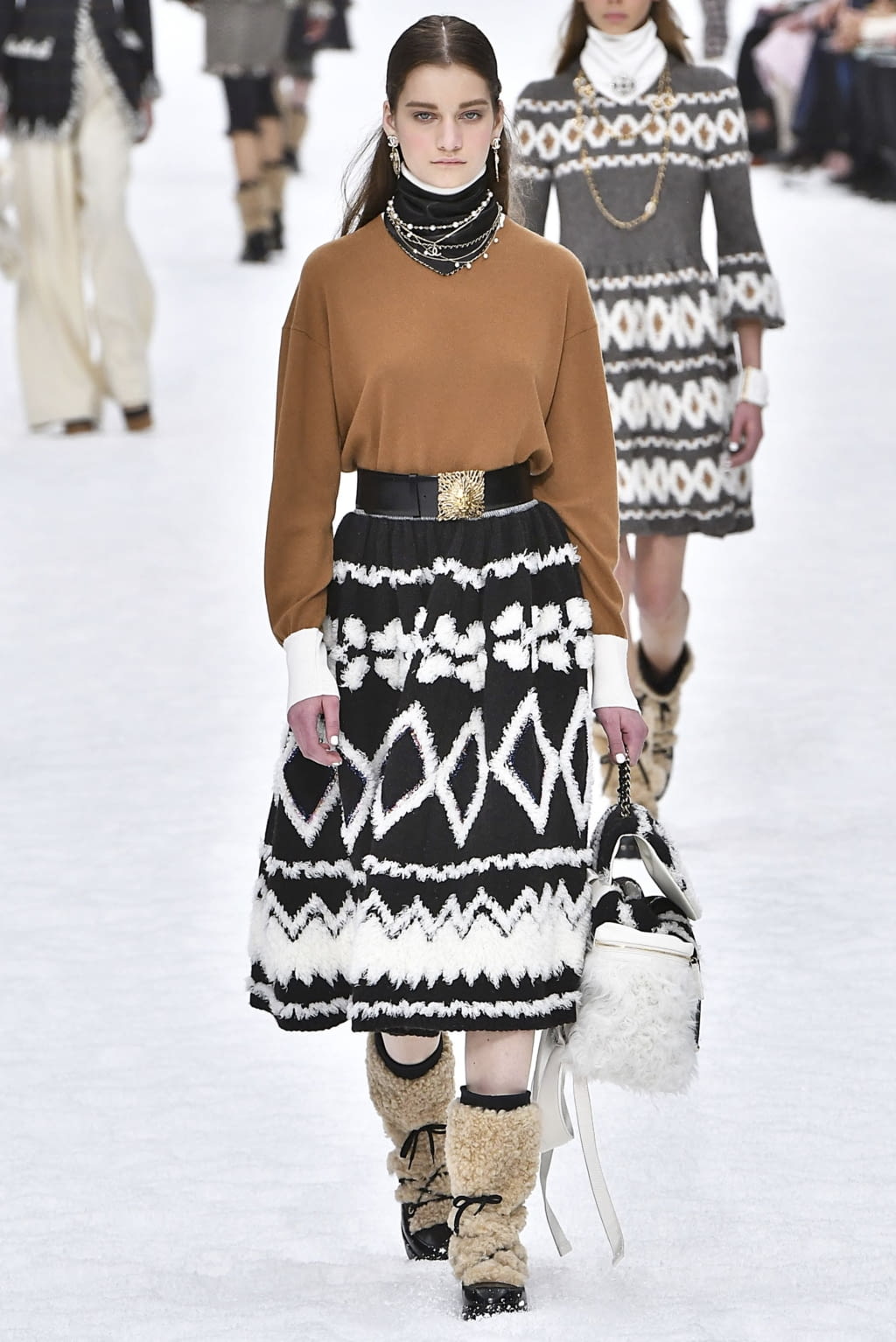Fashion Week Paris Fall/Winter 2019 look 25 de la collection Chanel womenswear