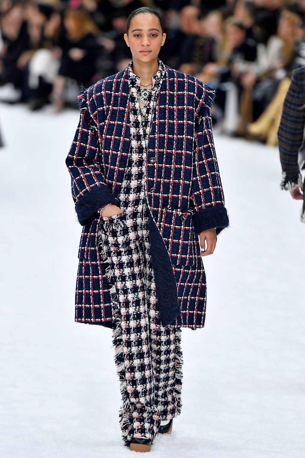 Fashion Week Paris Fall/Winter 2019 look 30 de la collection Chanel womenswear