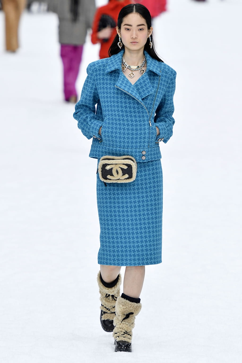 Fashion Week Paris Fall/Winter 2019 look 43 from the Chanel collection 女装