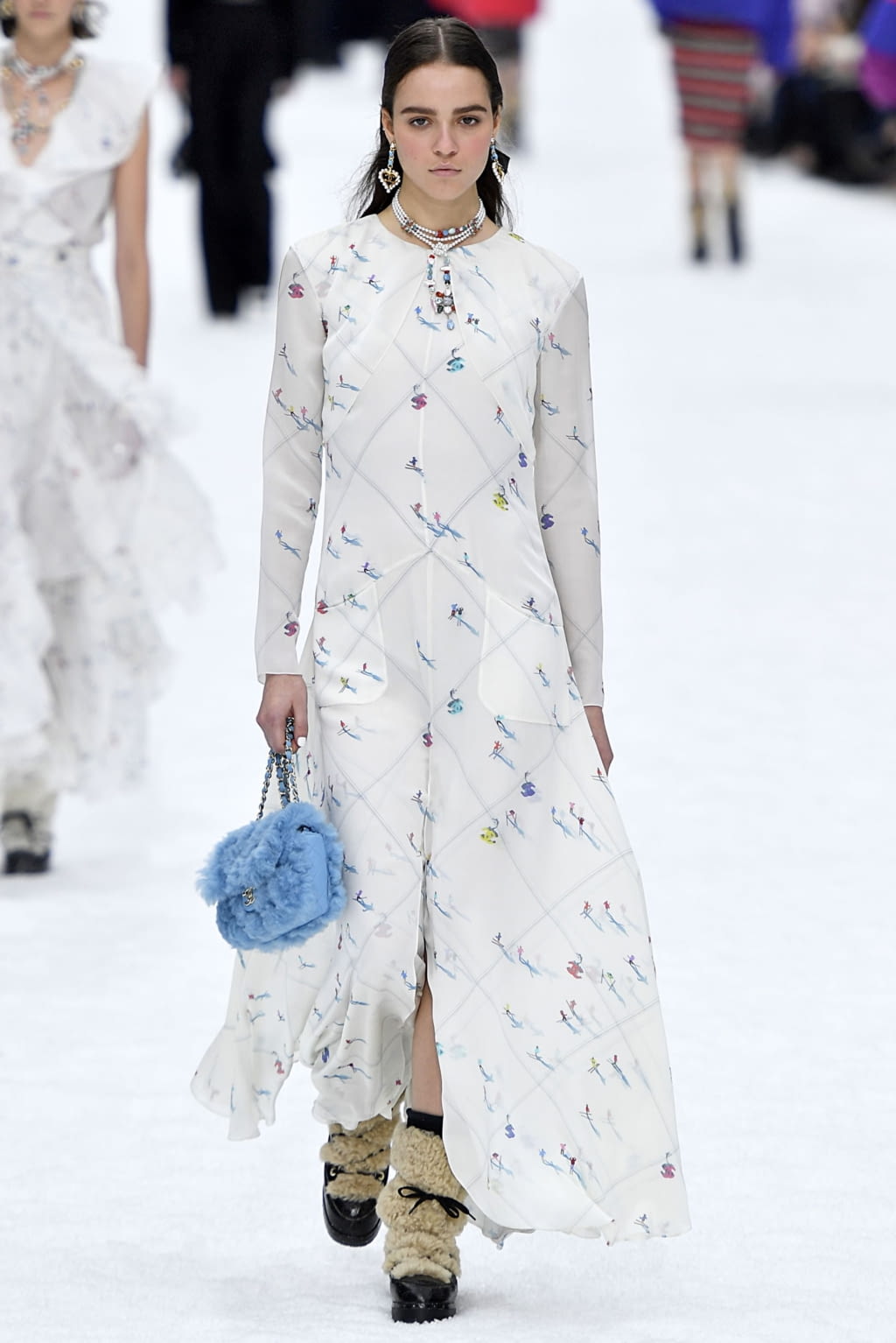 Fashion Week Paris Fall/Winter 2019 look 52 from the Chanel collection 女装