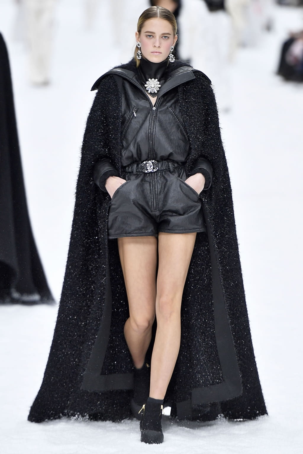 Fashion Week Paris Fall/Winter 2019 look 57 from the Chanel collection womenswear