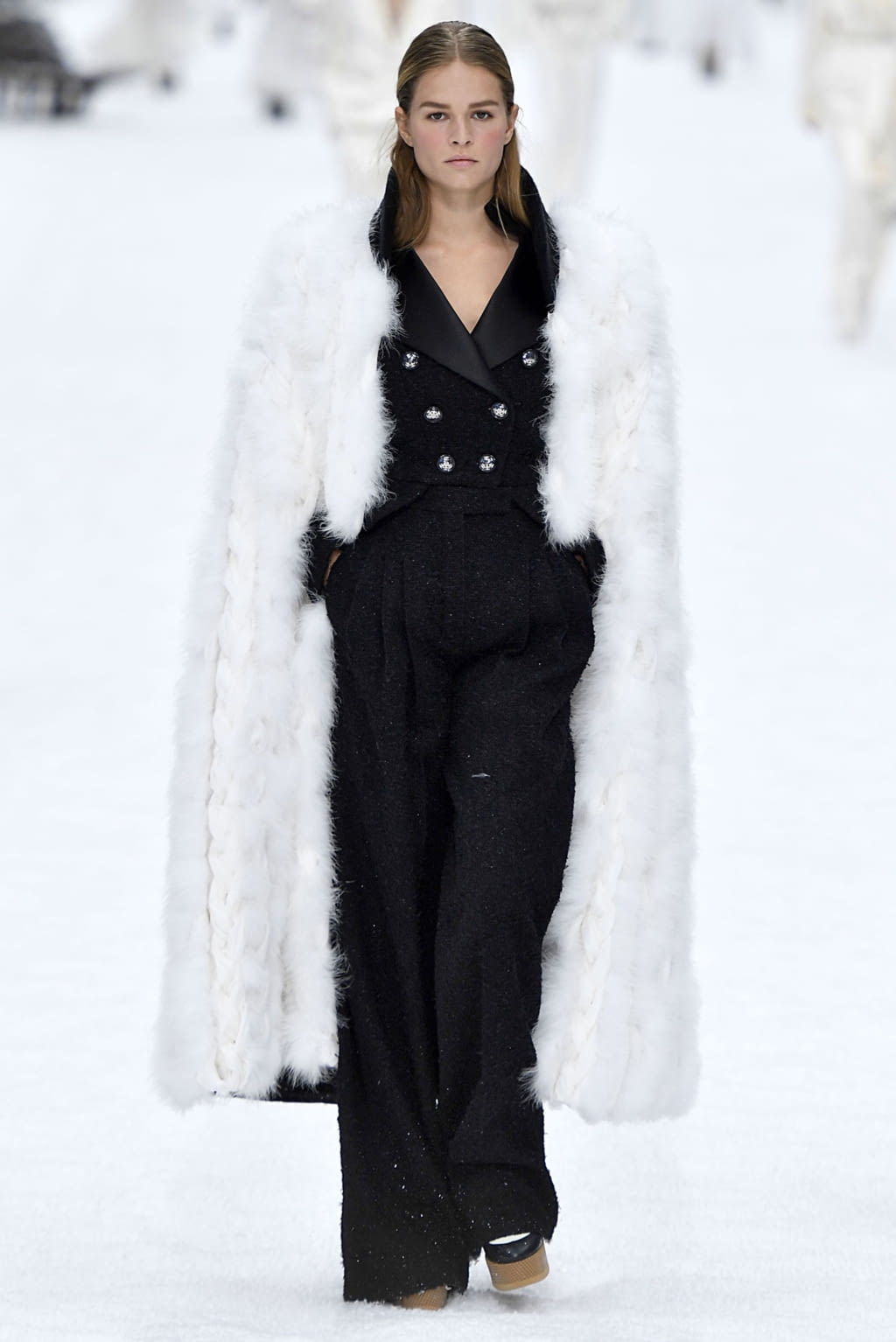 Fashion Week Paris Fall/Winter 2019 look 59 from the Chanel collection womenswear