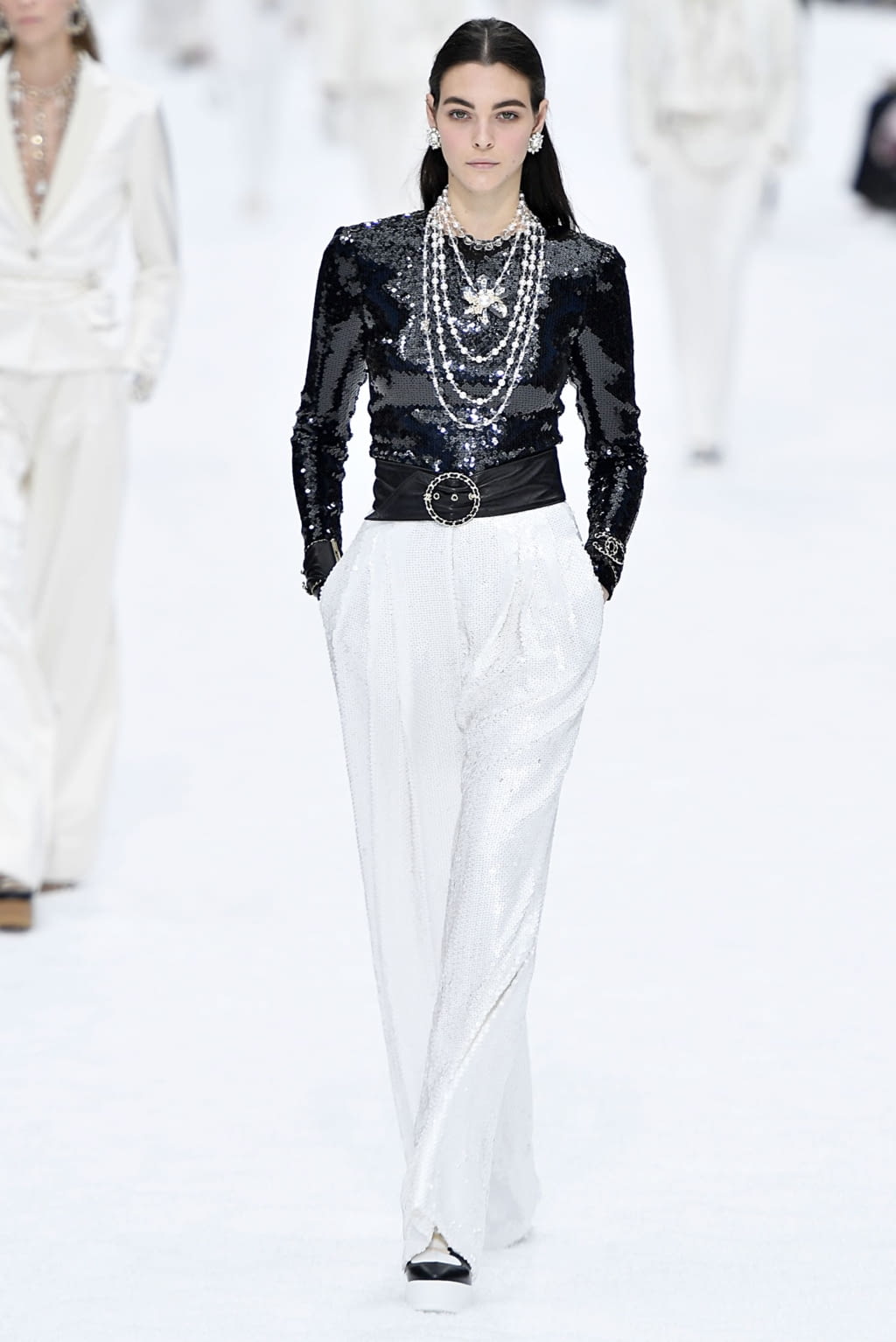 Fashion Week Paris Fall/Winter 2019 look 60 de la collection Chanel womenswear