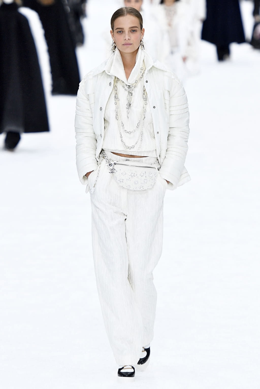 Fashion Week Paris Fall/Winter 2019 look 63 from the Chanel collection 女装
