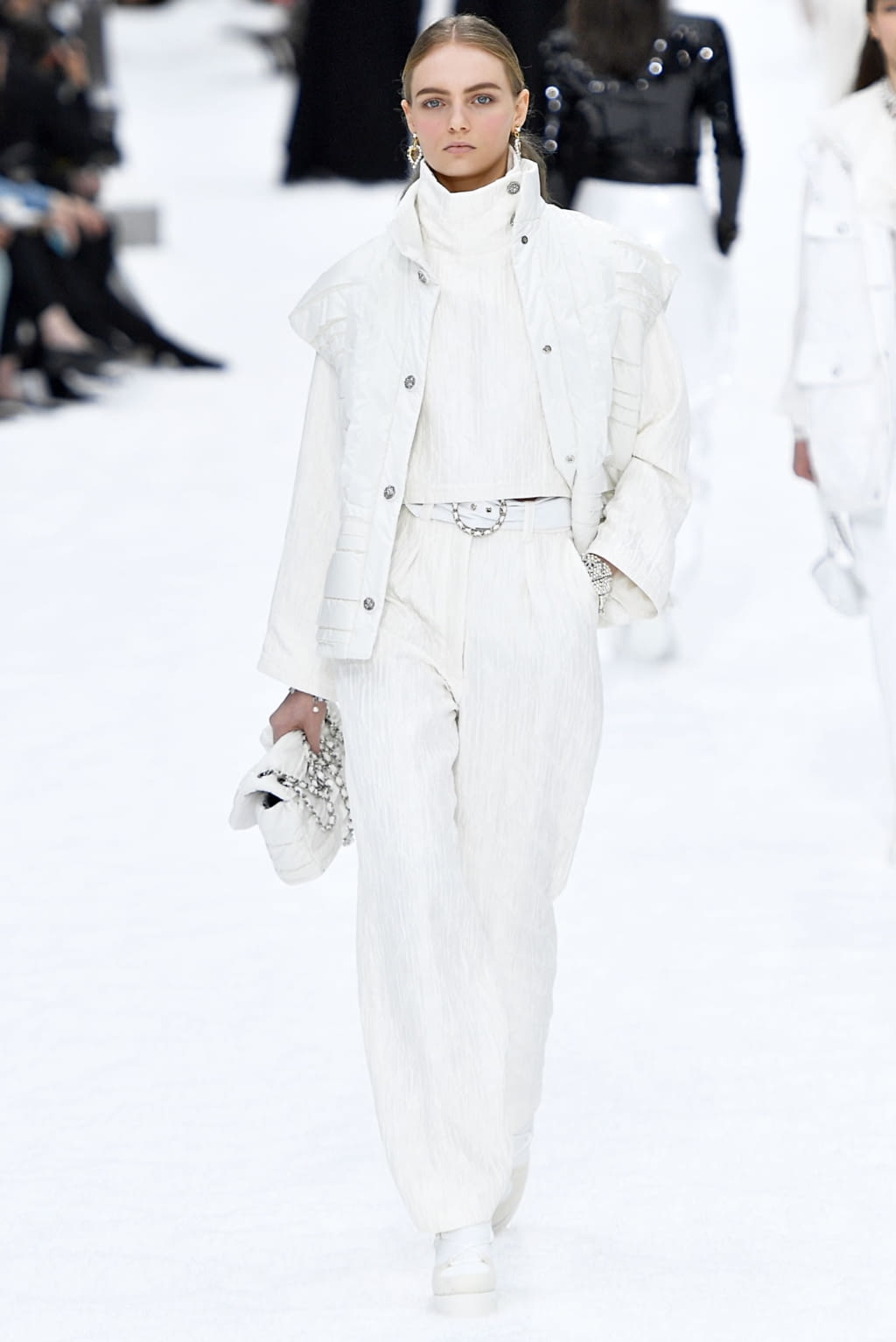 Fashion Week Paris Fall/Winter 2019 look 64 from the Chanel collection 女装
