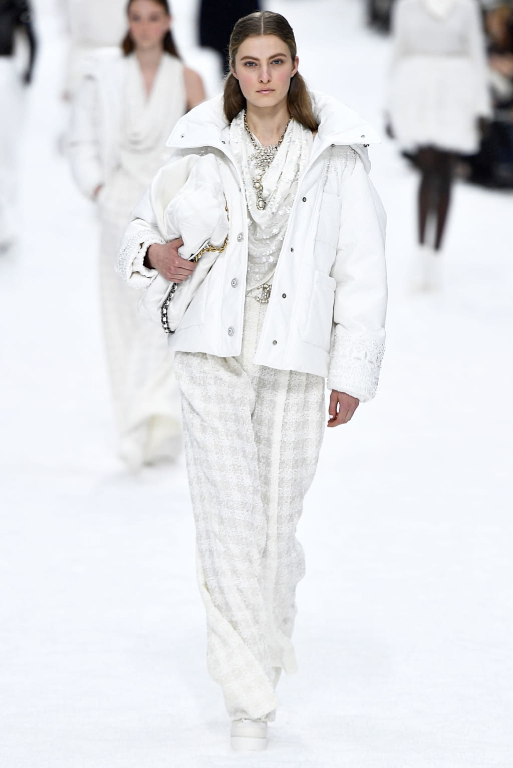 Fashion Week Paris Fall/Winter 2019 look 66 from the Chanel collection 女装