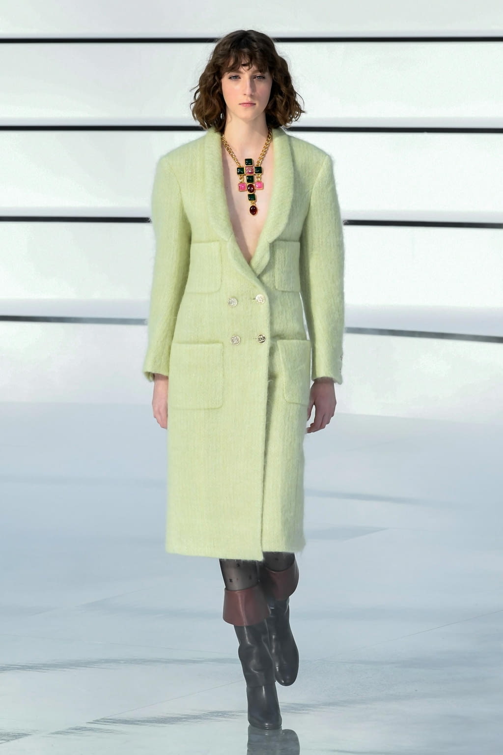 Fashion Week Paris Fall/Winter 2020 look 3 from the Chanel collection 女装