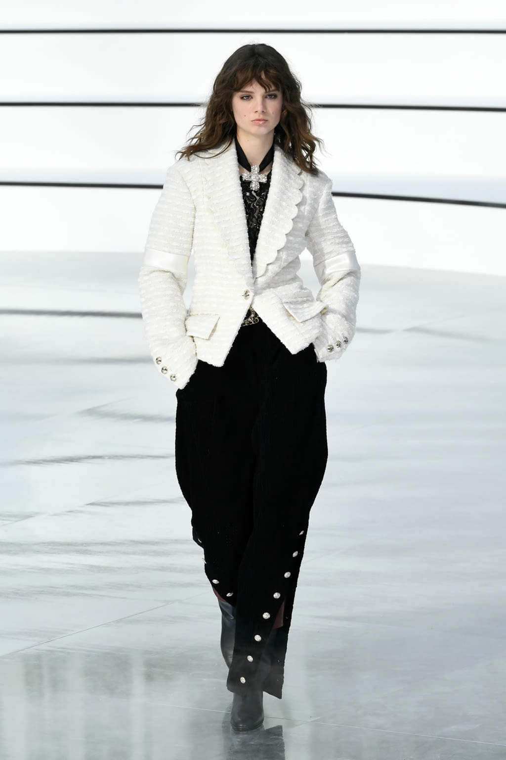 Fashion Week Paris Fall/Winter 2020 look 5 from the Chanel collection 女装