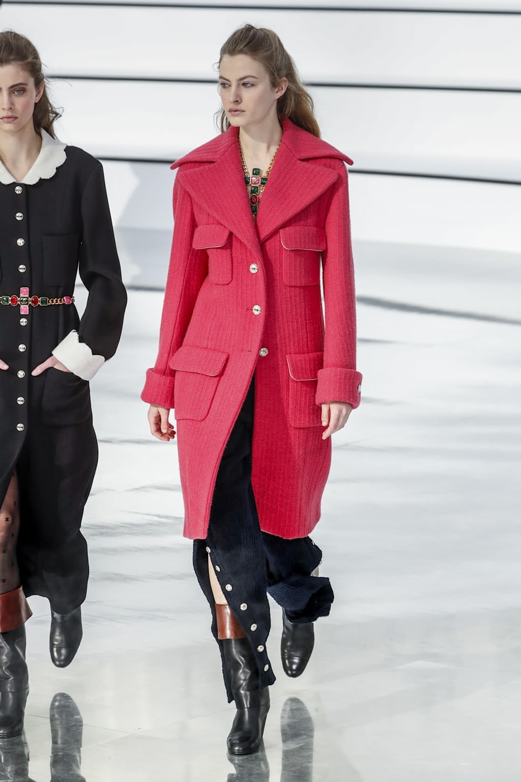 Fashion Week Paris Fall/Winter 2020 look 6 de la collection Chanel womenswear