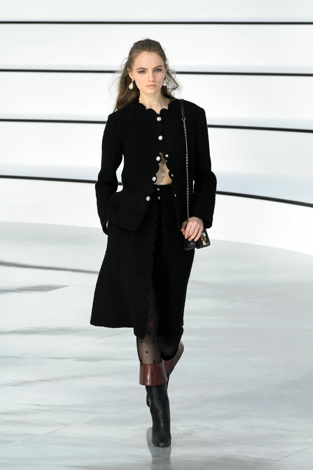 Fashion Week Paris Fall/Winter 2020 look 11 from the Chanel collection 女装