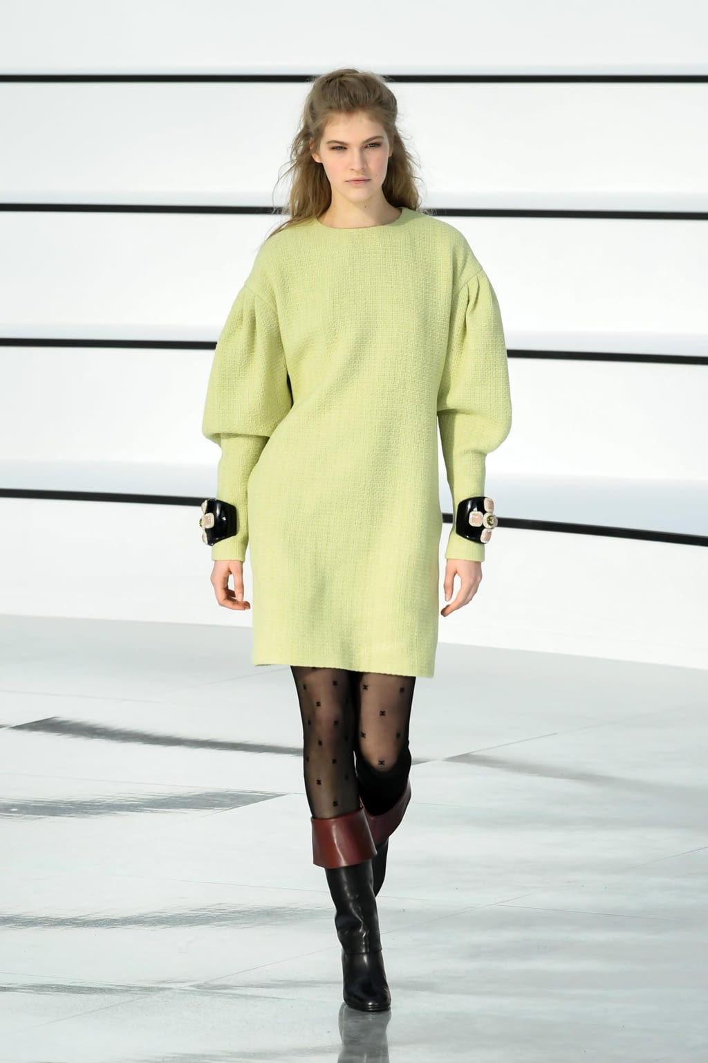 Fashion Week Paris Fall/Winter 2020 look 12 de la collection Chanel womenswear