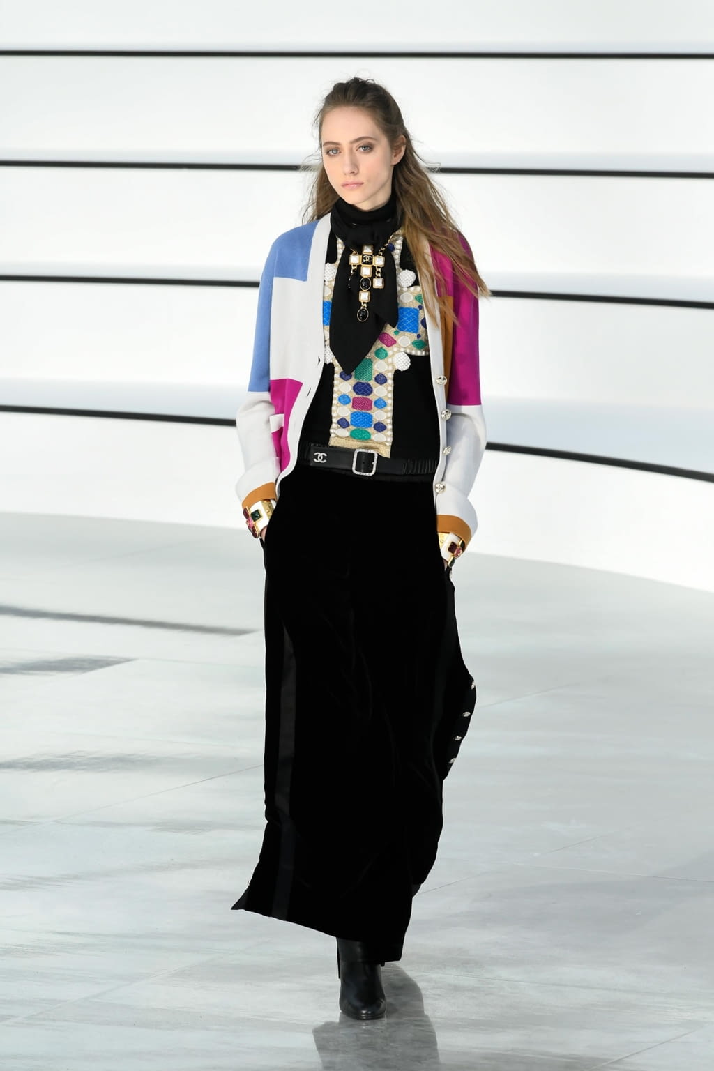 Fashion Week Paris Fall/Winter 2020 look 13 from the Chanel collection 女装