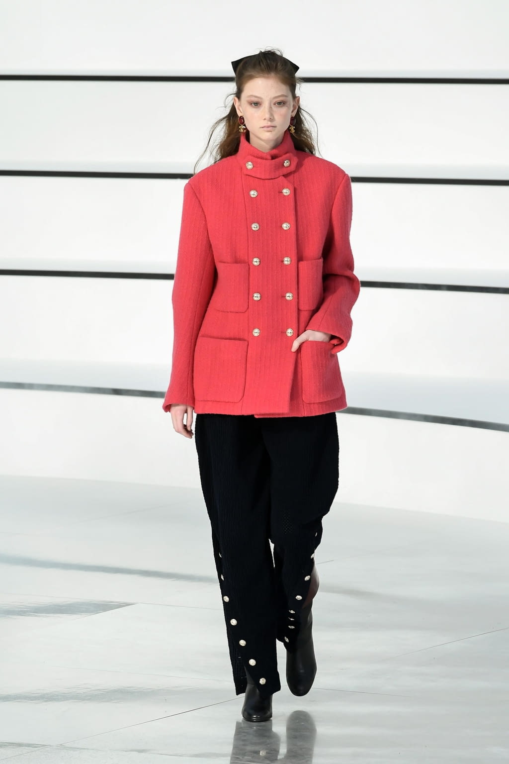 Fashion Week Paris Fall/Winter 2020 look 17 from the Chanel collection womenswear