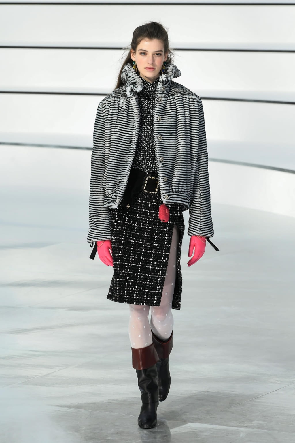 Fashion Week Paris Fall/Winter 2020 look 18 from the Chanel collection 女装