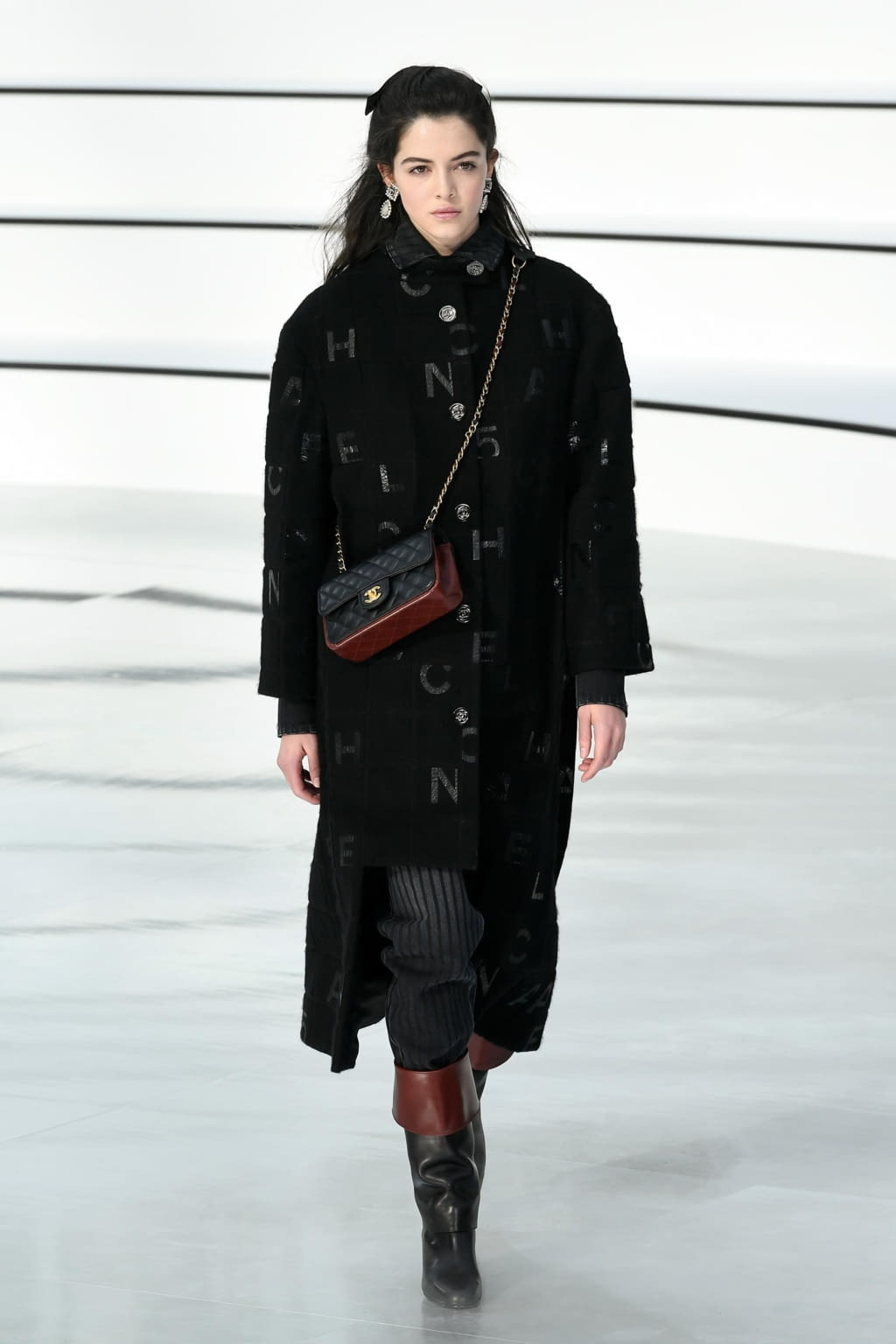 Fashion Week Paris Fall/Winter 2020 look 21 from the Chanel collection 女装