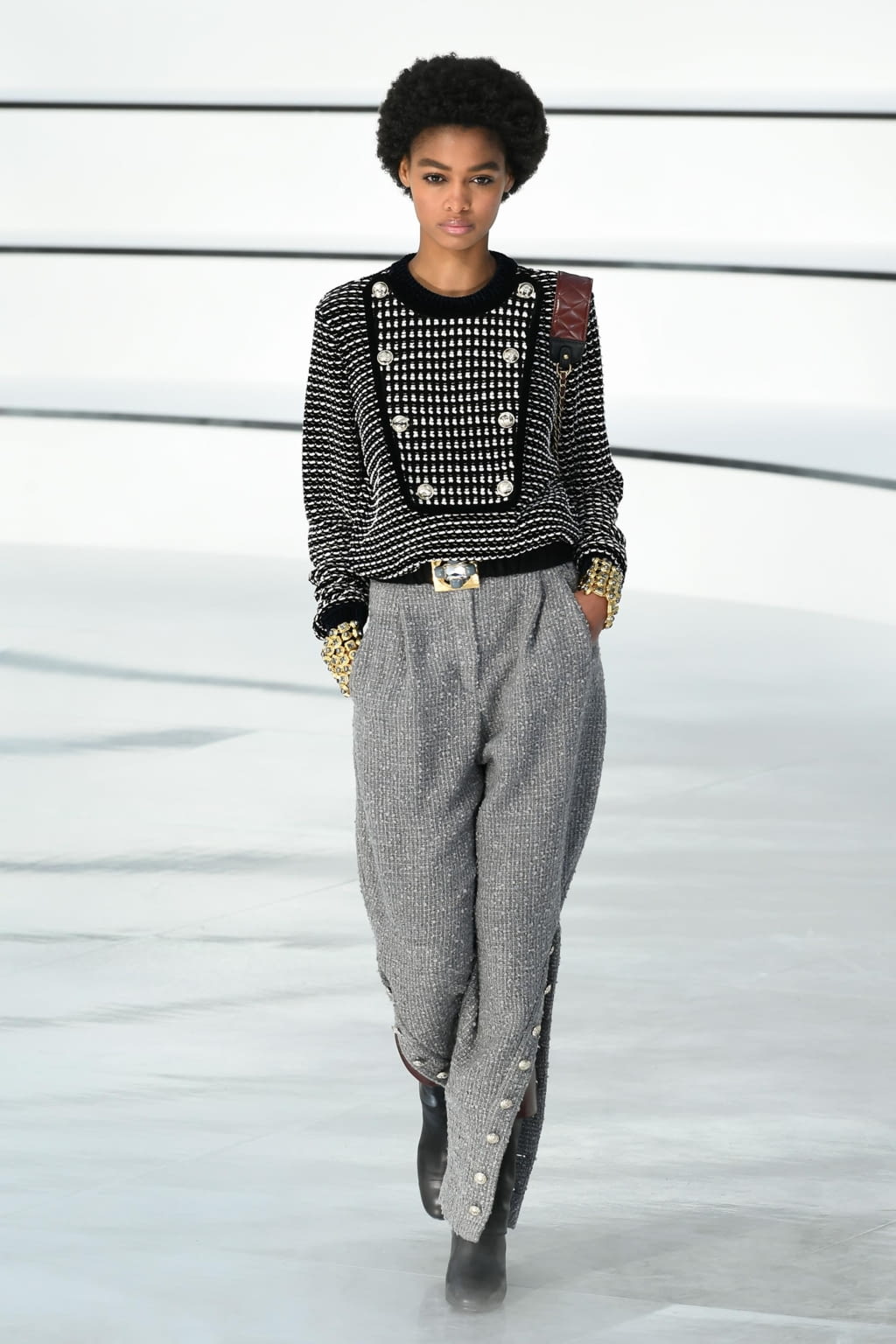 Fashion Week Paris Fall/Winter 2020 look 24 from the Chanel collection womenswear