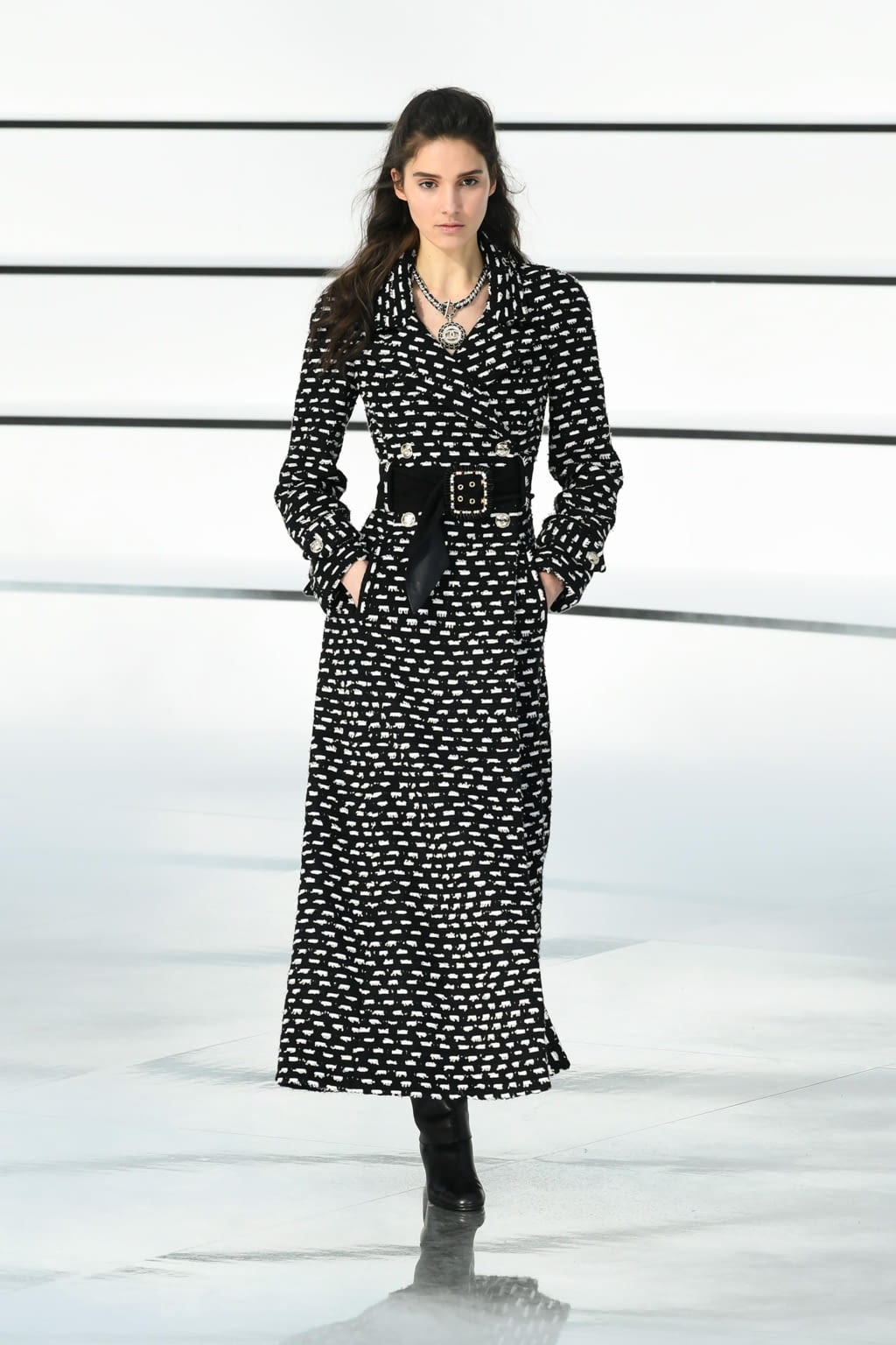 Fashion Week Paris Fall/Winter 2020 look 25 de la collection Chanel womenswear