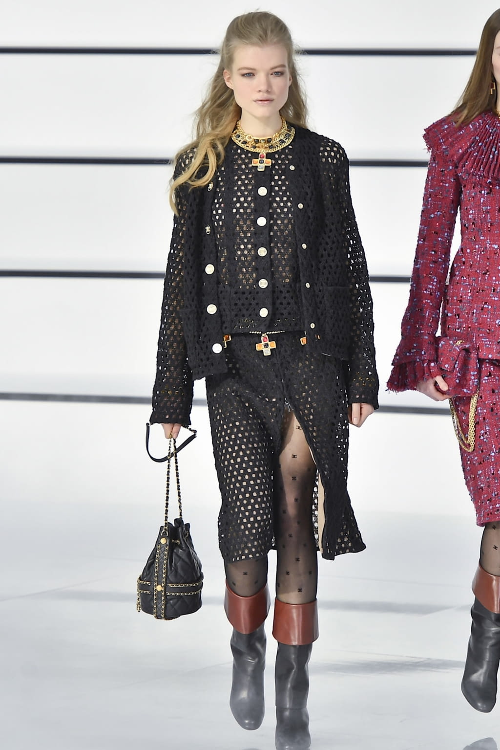 Fashion Week Paris Fall/Winter 2020 look 26 from the Chanel collection womenswear