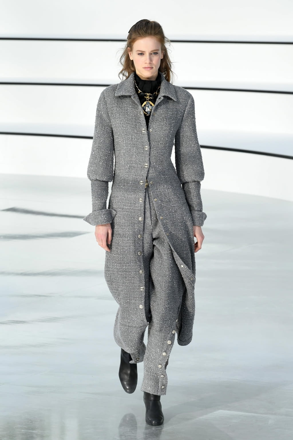 Fashion Week Paris Fall/Winter 2020 look 29 from the Chanel collection 女装