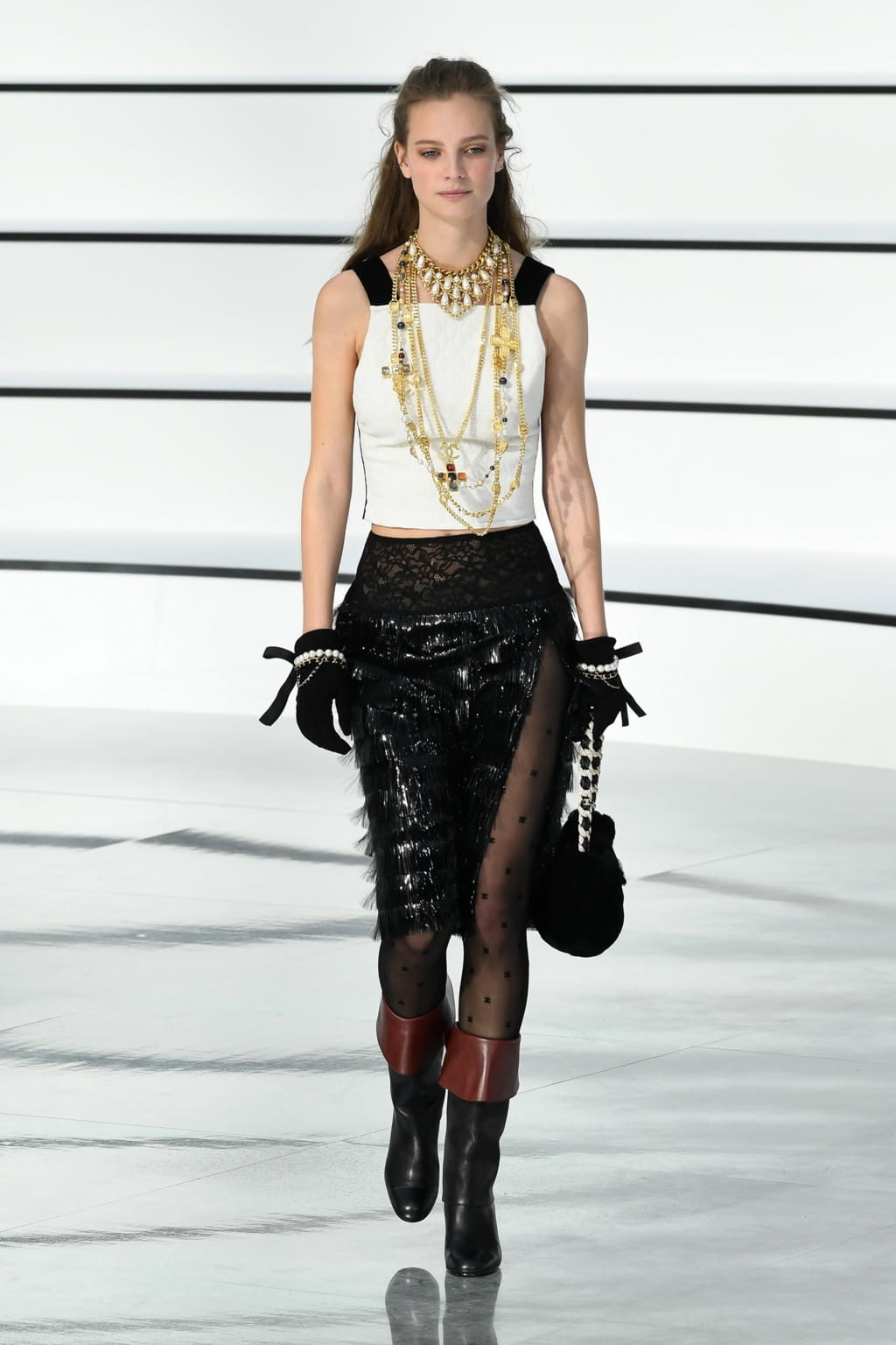 Fashion Week Paris Fall/Winter 2020 look 34 from the Chanel collection 女装