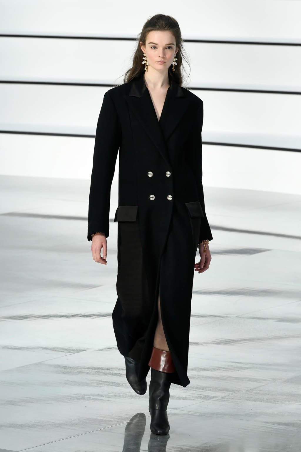 Fashion Week Paris Fall/Winter 2020 look 43 from the Chanel collection womenswear